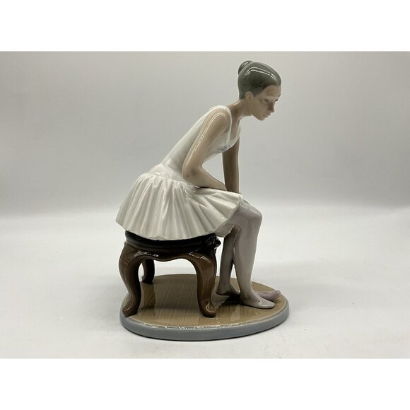 Lladro NAO Figurine Elegant Ballet Ballerina Seated Putting On Slippers No. 387 - Picture 8 of 16